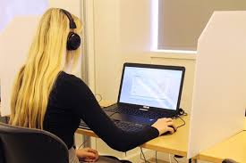 முதன்முறையாக கணினி மூலம் பொதுத்தேர்வு எழுதிய மாற்றுத்திறனாளி மாணவர்